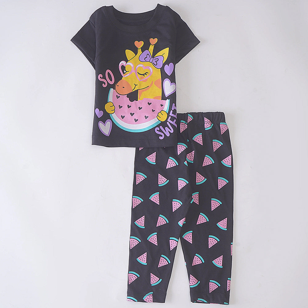 Giraffe Slumber: Black Pajama Set with Whimsical Design